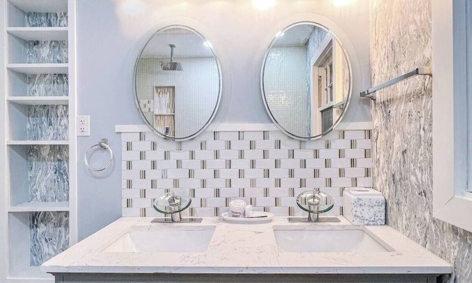 Cherokee Triangle Casa | Charming and Centrally Located 2-bedroom / Walkable / Private Parking