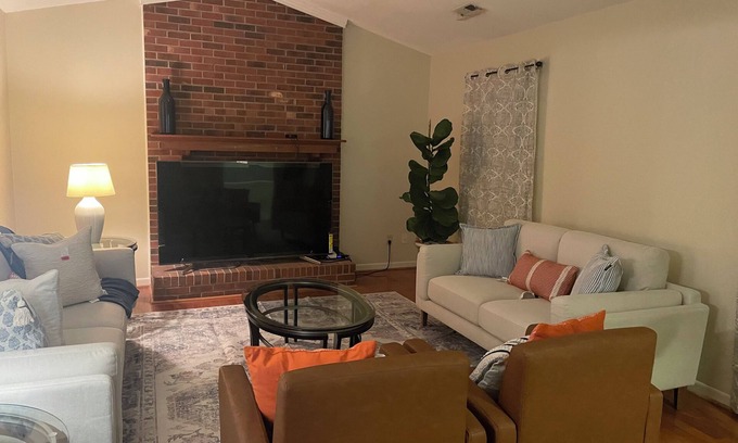High Point Casa | Charming and cozy 3-bedroom house, 2 full bathrooms in High Point close to HPU