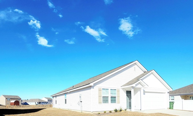 Florence Casa | Charming and Cozy 4BR 2BA House with Parking, Minutes from I-95 and Buc-ees