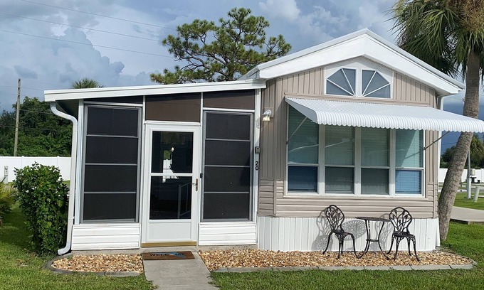 Eagle Point Casa | Charming and Cozy Tiny Home
