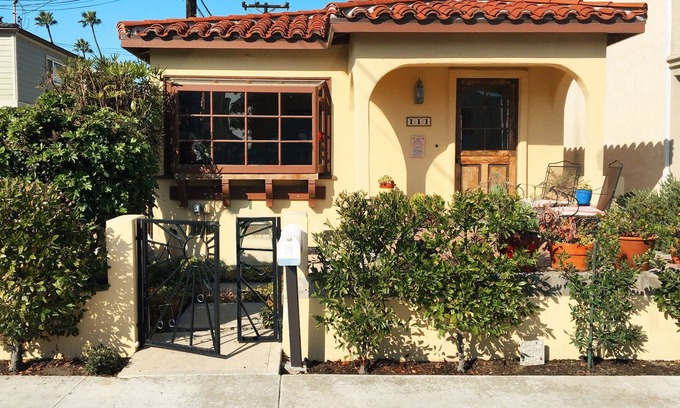 Old Towne Casa | Seal Beach Bungalow - Pasos a la playa y a la calle principal