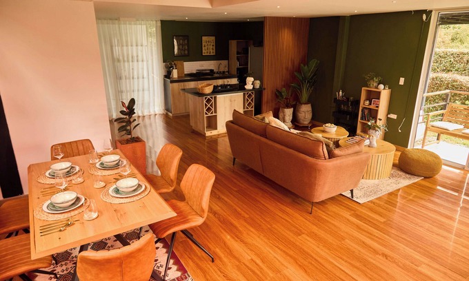 Medellin Casa | Encantadora y lujosa casa de 3 recámaras con WiFi en la agradable Medellín