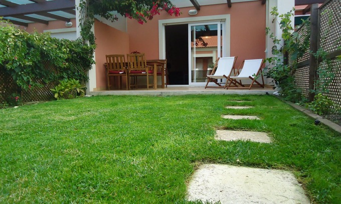 Barril de Cima Apartamento | Precioso apartamento cerca de la playa de San Julián- Ericeira, con jardín, bar