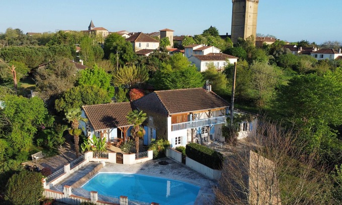 Montesquiou Cama Y Desayuno | Charming and Private Guest Room in Bassoues