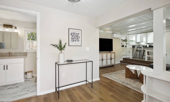 Southeastern Sacramento Cabaña | Charming and private 1bedroom cottage in Sacramento w/ large yard, WiFi and AC