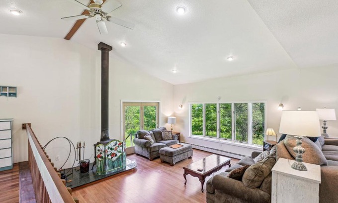 Gouldsboro Casa | Charming and Scenic Gouldsboro Getaway with Patio!