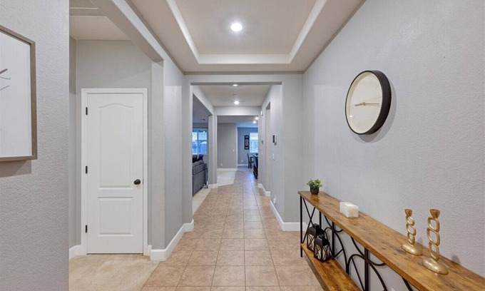 Lincoln Casa | Charming and spacious 3-bedroom 2-bath house with modern living amenities.