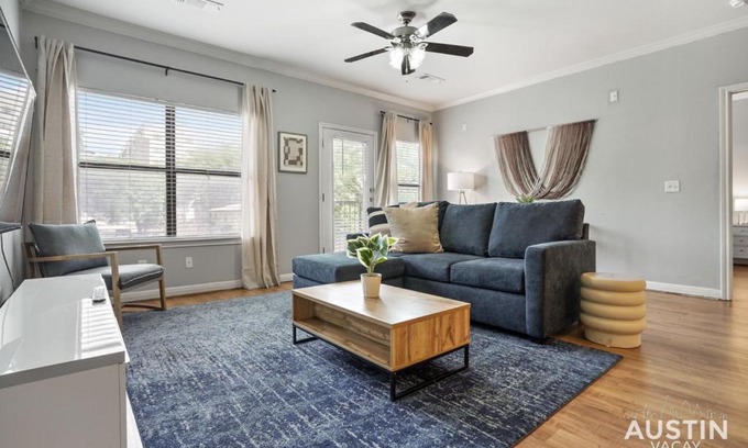 West Campus Apartamento | Charming and Spacious Apt in Austin with a Pool