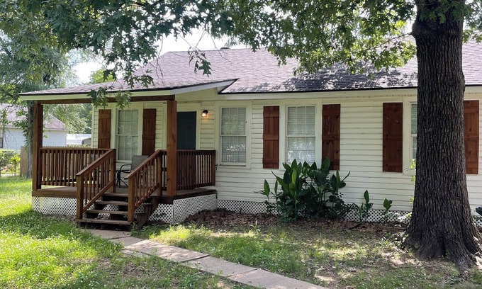 Lake View Casa | Charming and stylish 3 bedroom 1 bath home nestled in outskirts of Cross Lake
