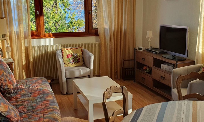 Evian-les-Bains Apartamento | Encantador apartamento cerca del lago con Wi-Fi y estacionamiento en Évian-les-Bains