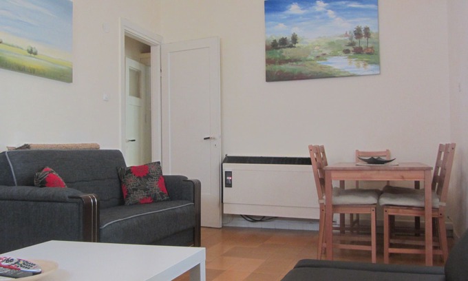 Tel Aviv City Center Apartamento | Encantador apartamento con balcón en el centro de la ciudad.