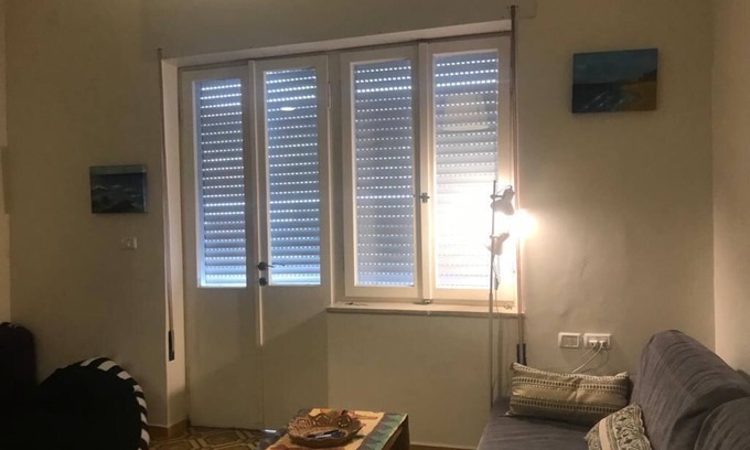 Tel Aviv City Center Apartamento | Charming apartment in the heart of Tel Aviv. Located near all bars/ restaurants!