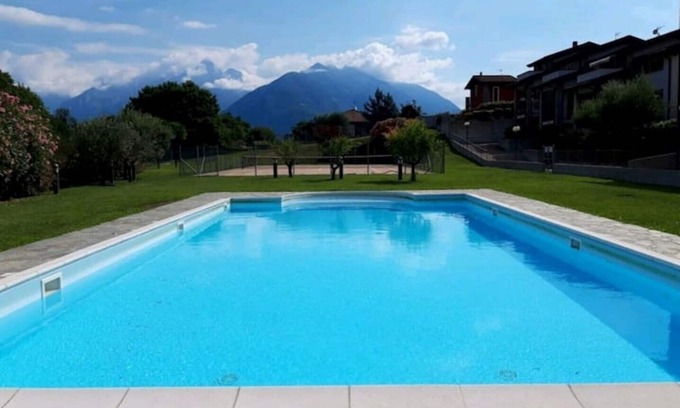 Colico Apartamento | Charming apartment with swimming pool, tennis court