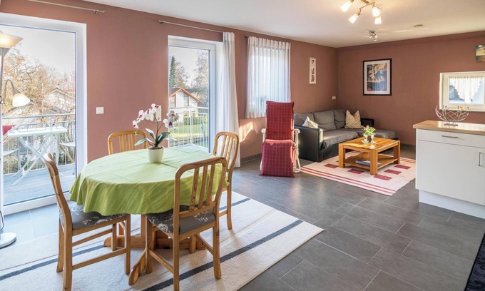 Bad Saulgau Apartamento | Encantador apartamento para familias "Haus Ruther 2" con Wi-Fi, balcón y jardín