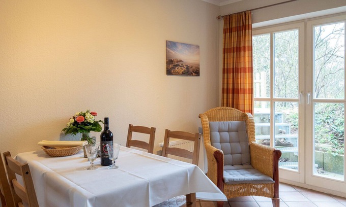 Spiekeroog Apartamento | Charming apartment for 2 persons in the house Seeschwalbe up de Dün at TRANPAD 9
