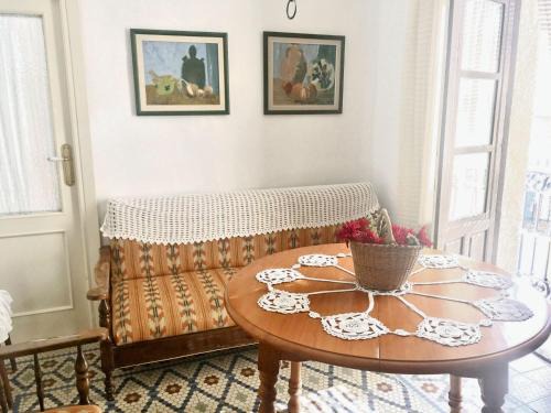 Albunol Apartamento | Charming Apartment in Albuñol, 90 m², Near Amenities