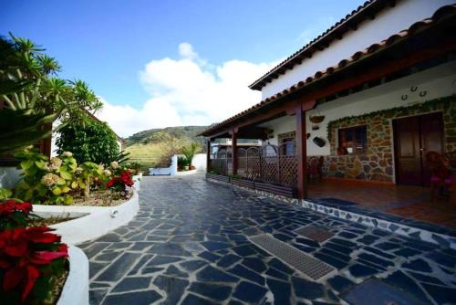 Los Silos Apartamento | Charming apartment in Los Silos with terrace and barbecue