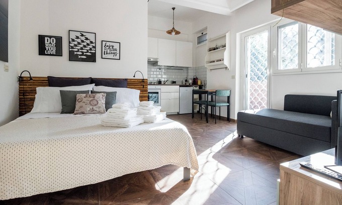 EUR Apartamento | Encantador Apartamento en Roma EUR Laghetto con Terraza y Aparcamiento Gratuito