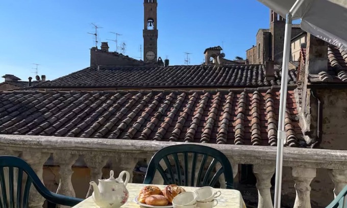 Montalcino Apartamento | Charming apartment in the historic center with large terrace and beautiful view