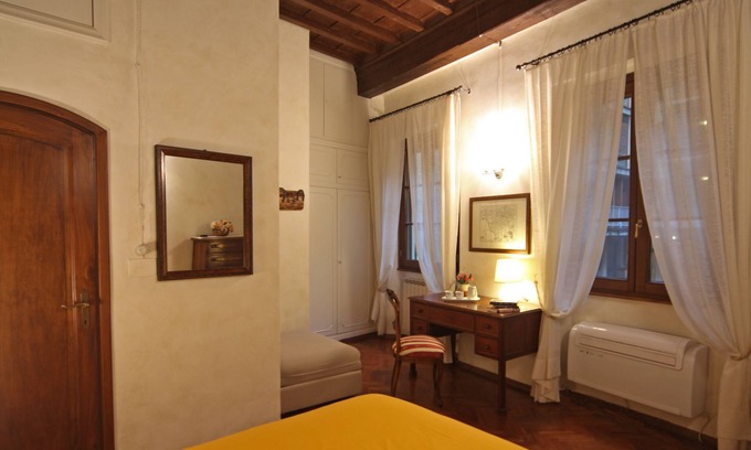 Santa Croce Apartamento | Casco antiguo, cerca de Santa Cruz / viejo puente. Wifi - Aire acond. y 2 de la bici