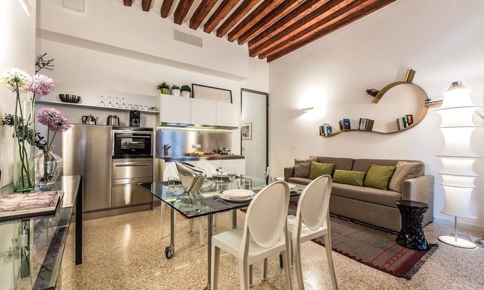 Castello Apartamento | Charming Apartment Nestled in Venice Historic Centre