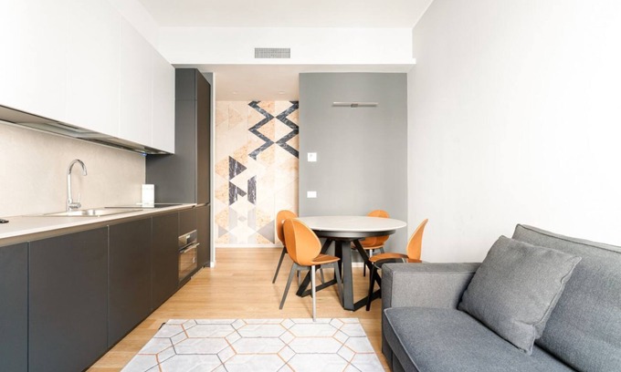 Ponte Seveso Apartamento | Charming apartment of about 50 square meters, able to accommodate up to 4 people, located on the first floor of a building with a lift (NOT suitable for disabled people - there are some steps to access it).The property is located just a few steps throw f