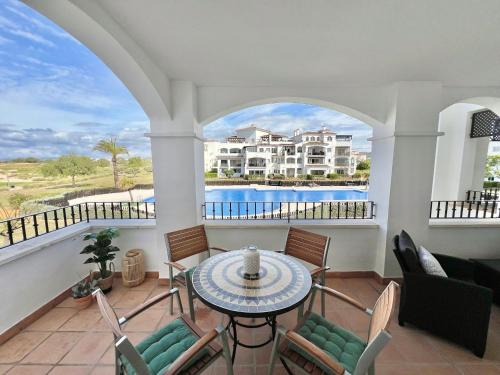 Jeronimo y Avileses y Balsicas de Arriba Apartamento | Charming apartment with a pool and golf view