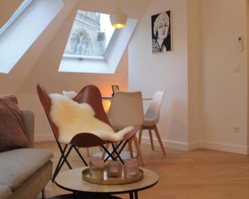 Historisch centrum Apartamento | Charming Apartment with Cathedral View! On the 4th floor