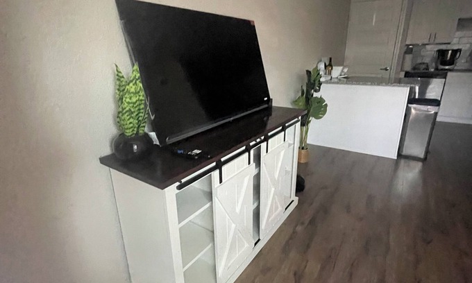 George Bush Park/Eldridge Casa | Charming apartment with AC, laundry and fitness equipment in wonderful Houston