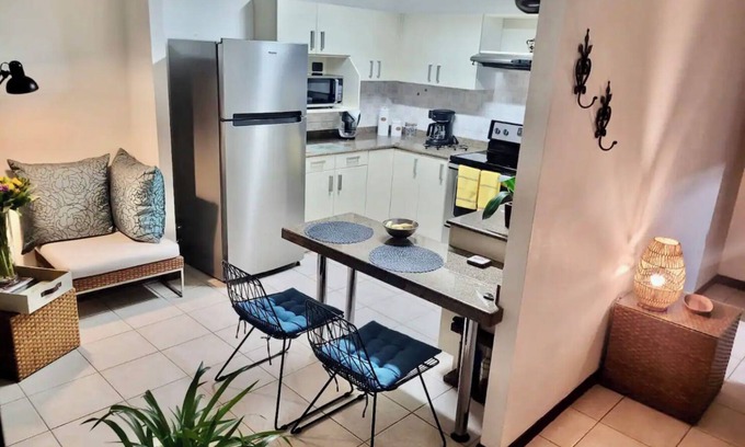 Escazu Apartamento | Encantador apt en zona exclusiva cerca a Starbucks, avenida escazu,Hospital Cima