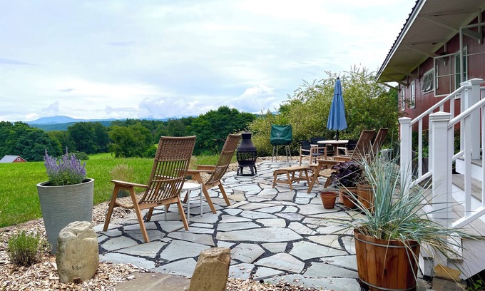 Cambridge Apartamento | Charming Apt, Mt View, Pickle Ball, "Where the Wild Things Are" Private Retreat