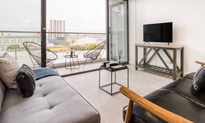 Avenida Revolucion Apartamento | Charming Apt w/Balcony|Gym+Lounge+Business Center