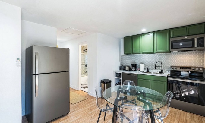 Dallas Apartamento | Charming Arboretum Getaway: 1-Bedroom Hideaway