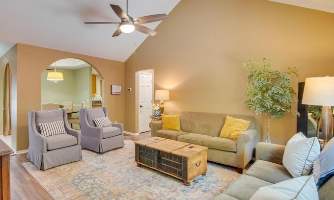 Fayetteville Casa | Charming Arkansas Retreat with Deck, Near Downtown!
