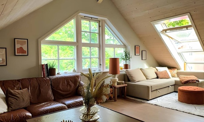 Royken Apartamento | Charming attic apartment by the sea - with fireplace and cozy living room