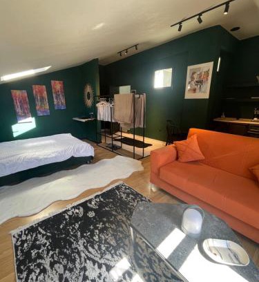 Çagllavicë Apartamento | Charming Attic Loft