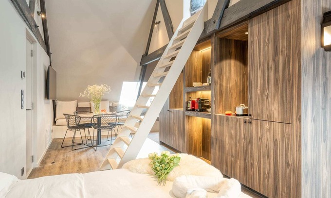 Ghent Apartamento | Charming Attic Retreat in Historic Ghent Center