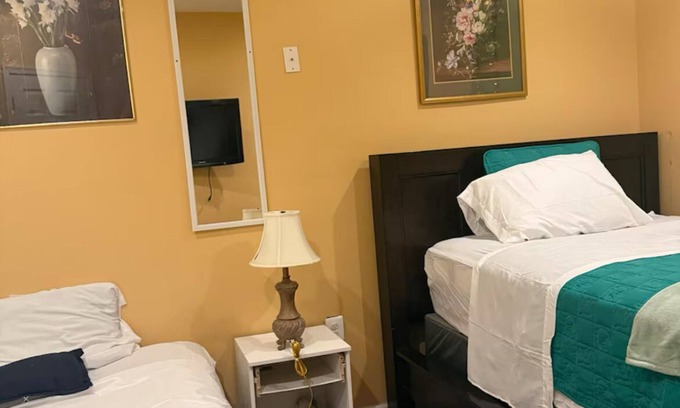 Glenarden Cama Y Desayuno | Charming B&B with AC in Bowie MD
