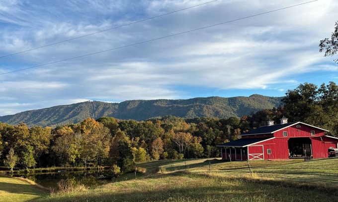 Seymour Casa | Charming barn loft in the Smoky Mountains.