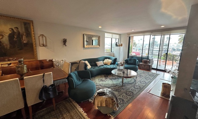 Belmont Park Apartamento | Charming bay view 1-bedroom in superb BelmontShore with beach at your steps