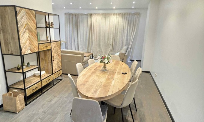 Sint-Agatha-Berchem Casa | Charming single-family home with small garden and on-site garage
