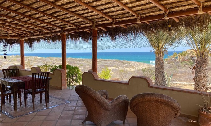 Vinorama Casa | Charming Beach Bungalow with Ocean View and AC!