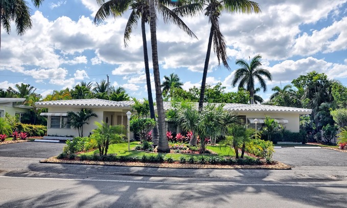 East Fort Lauderdale Villa | Acogedora villa de playa con piscina, a pie de playa en Fort Lauderdale (para 6 personas)