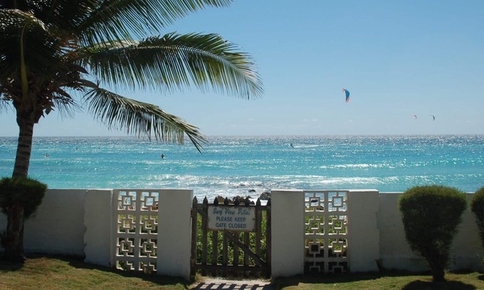 Inch Marlowe Apartamento | Charming Beachfront apartment with WiFi in Christ Church