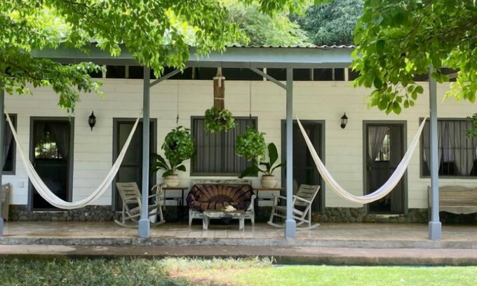 Coco Sunset Hills Casa | Charming Beachfront Family Vacation Home