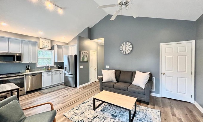 Wilmington Apartamento | Charming, Beautiful, Treetop Loft, Prime Location