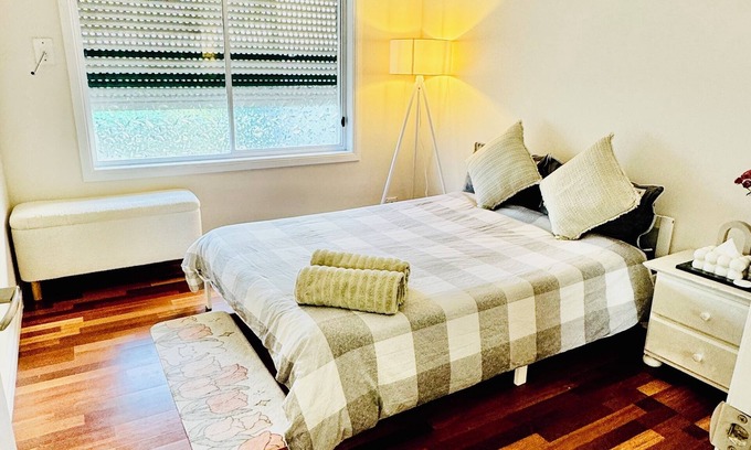 St. Albans Apartamento | Charming bedroom in Saint Albans with WiFi Shared bathroom