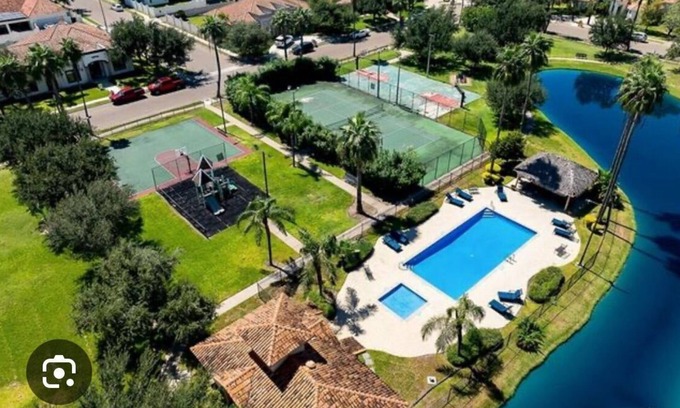 McAllen Apartamento | Charming BEDROOM in brilliant McAllen with AC, WiFi, Pool, Jacuzzi