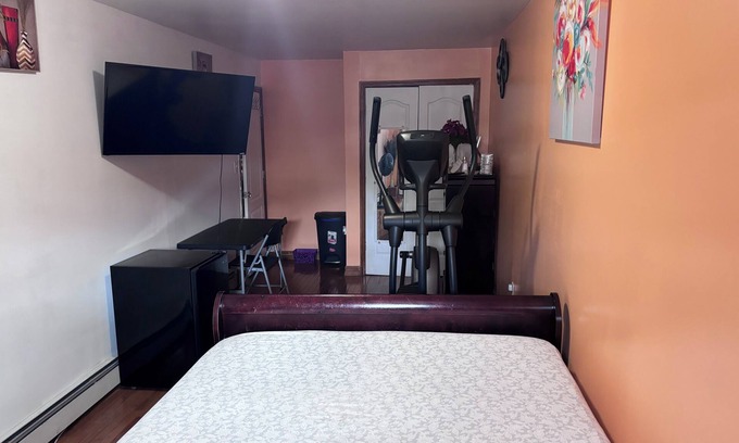 Queens Casa | Charming BedRoom with External personal BTH WiFi, AC in superb Queens