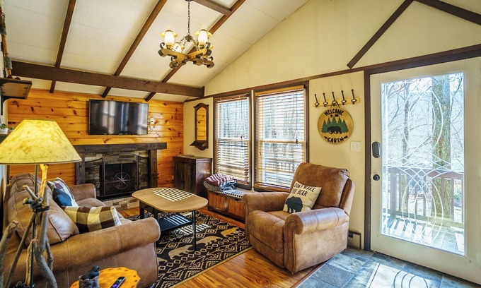 Beech Mountain Chalet De Esquí | Charming Beech Mountain Chalet – 2BR + Loft - 5 Mins to Ski Slopes & Restaurants